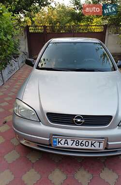 Седан Opel Astra 2007 в Хороле