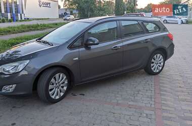Універсал Opel Astra 2011 в Рівному