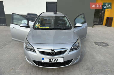 Универсал Opel Astra 2012 в Львове