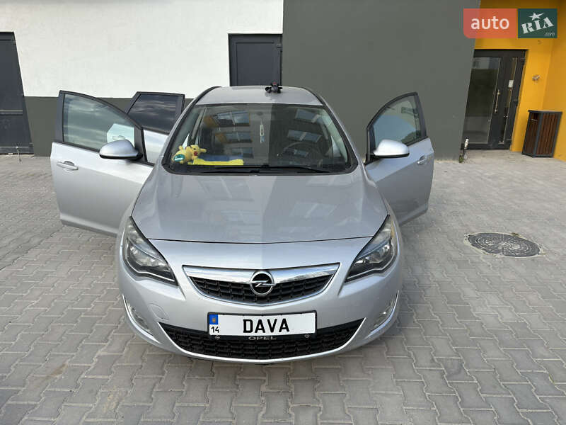 Opel Astra 2012