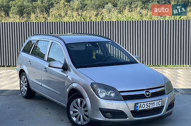 Универсал Opel Astra 2006 в Сваляве