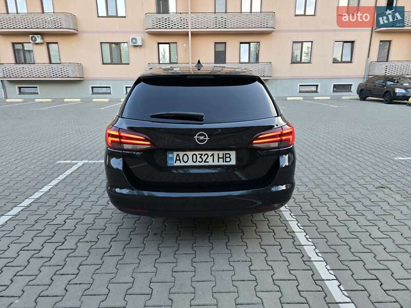 Універсал Opel Astra 2016 в Ужгороді