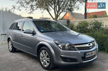 Универсал Opel Astra 2009 в Звягеле