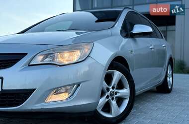 Универсал Opel Astra 2012 в 