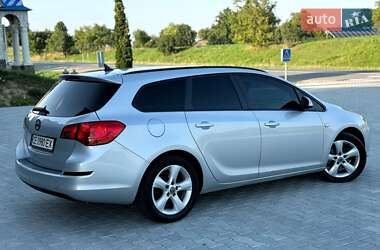 Универсал Opel Astra 2012 в 