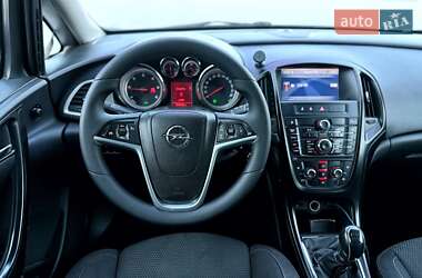 Универсал Opel Astra 2012 в 