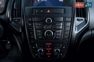 Универсал Opel Astra 2012 в 