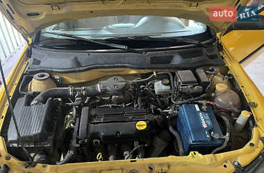 Хэтчбек Opel Astra 2001 в 