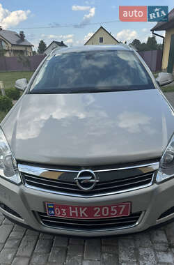 Універсал Opel Astra 2010 в Луцьку