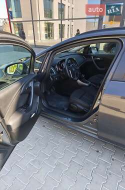 Универсал Opel Astra 2015 в 
