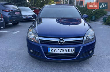 Хэтчбек Opel Astra 2005 в 