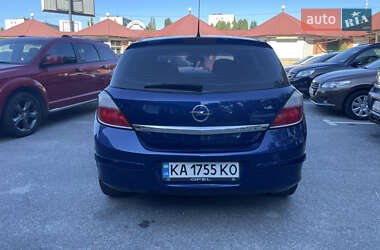 Хэтчбек Opel Astra 2005 в 