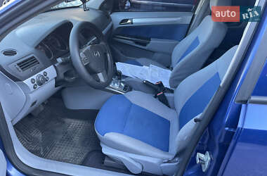 Хэтчбек Opel Astra 2005 в 