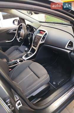 Универсал Opel Astra 2010 в 