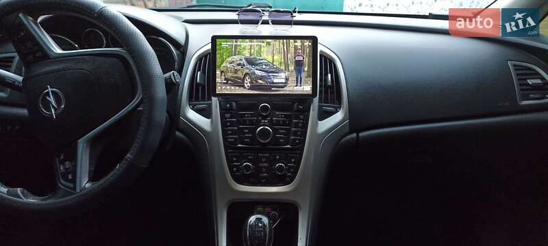 Универсал Opel Astra 2011 в Житомире