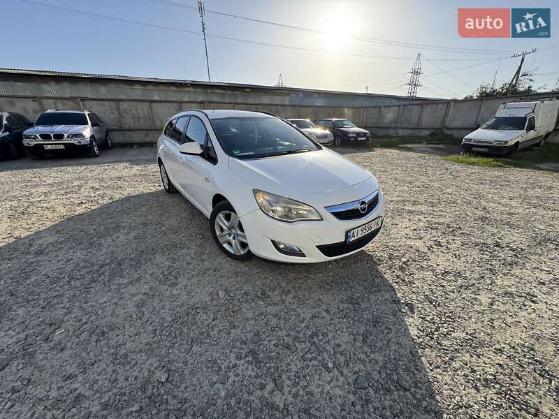 Универсал Opel Astra 2011 в Вышгороде