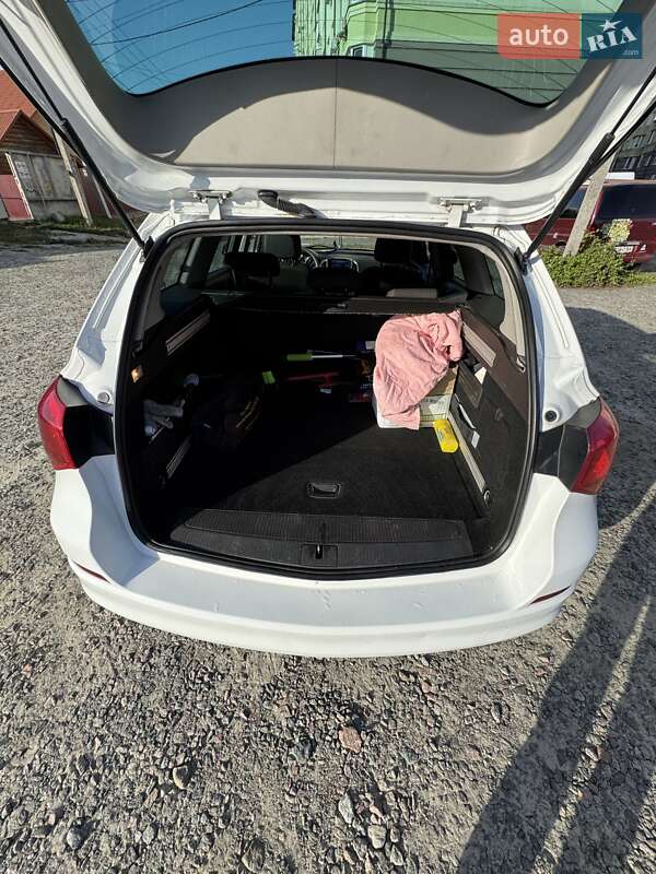 Универсал Opel Astra 2011 в Вышгороде