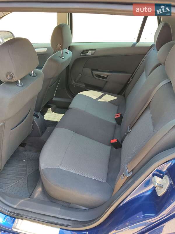 Универсал Opel Astra 2010 в Жмеринке