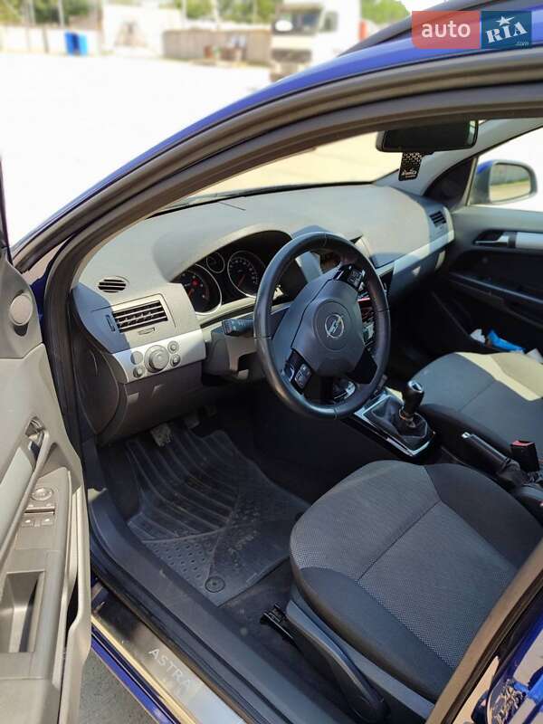 Универсал Opel Astra 2010 в Жмеринке