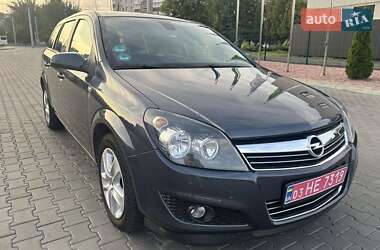Универсал Opel Astra 2010 в Луцке