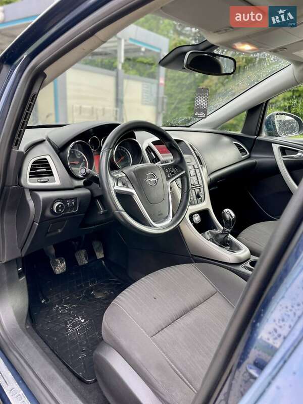 Седан Opel Astra 2010 в Львові фото 3 Седан Opel Astra 2010 в Львові