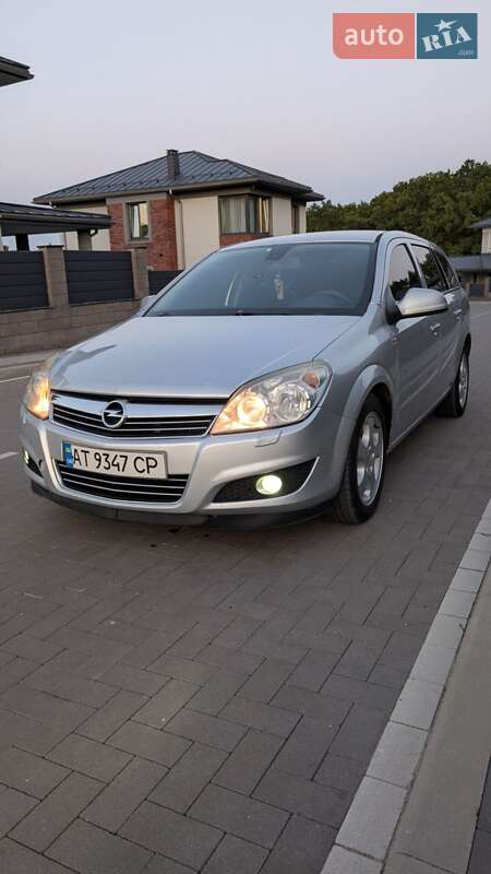 Универсал Opel Astra 2010 в Киеве