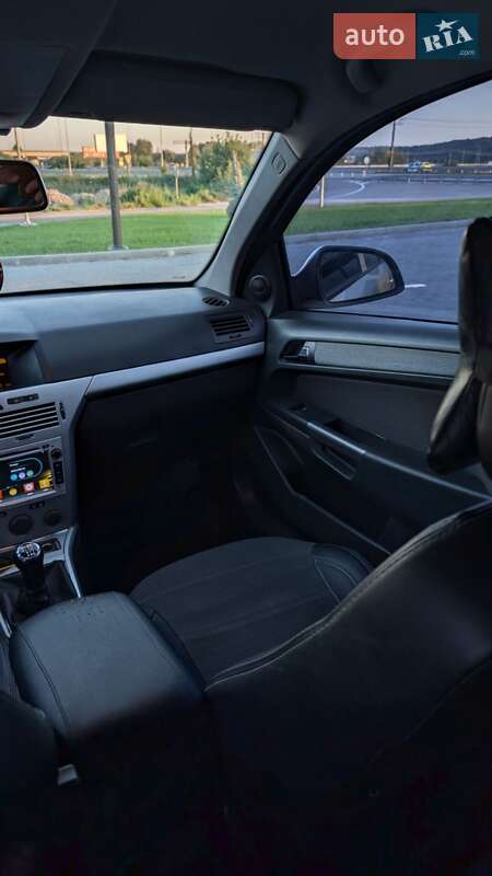 Универсал Opel Astra 2010 в Киеве