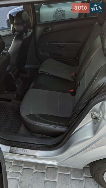 Универсал Opel Astra 2010 в Киеве