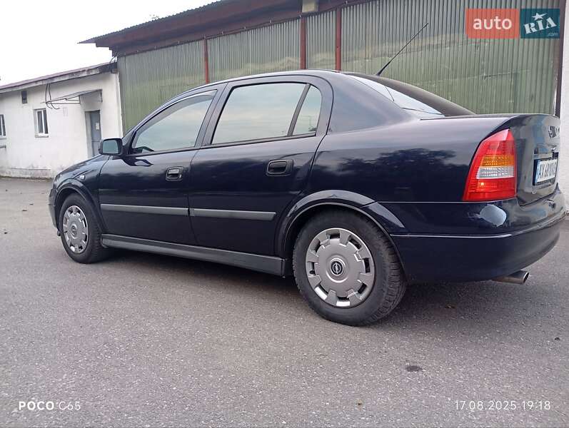 Седан Opel Astra 2006 в Полтаве