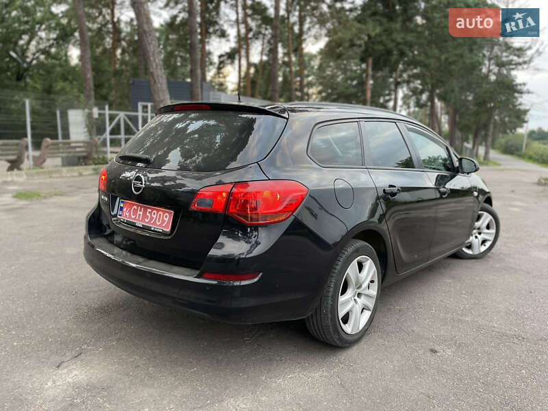 Універсал Opel Astra 2011 в Вінниці