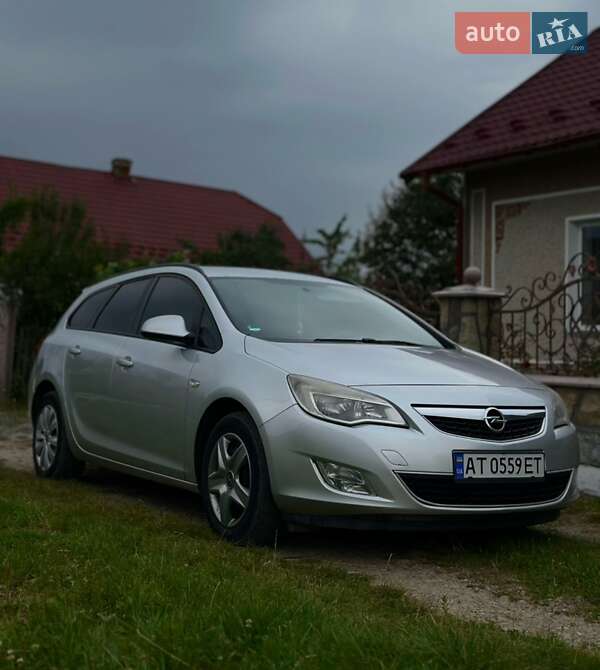 Opel Astra 2011