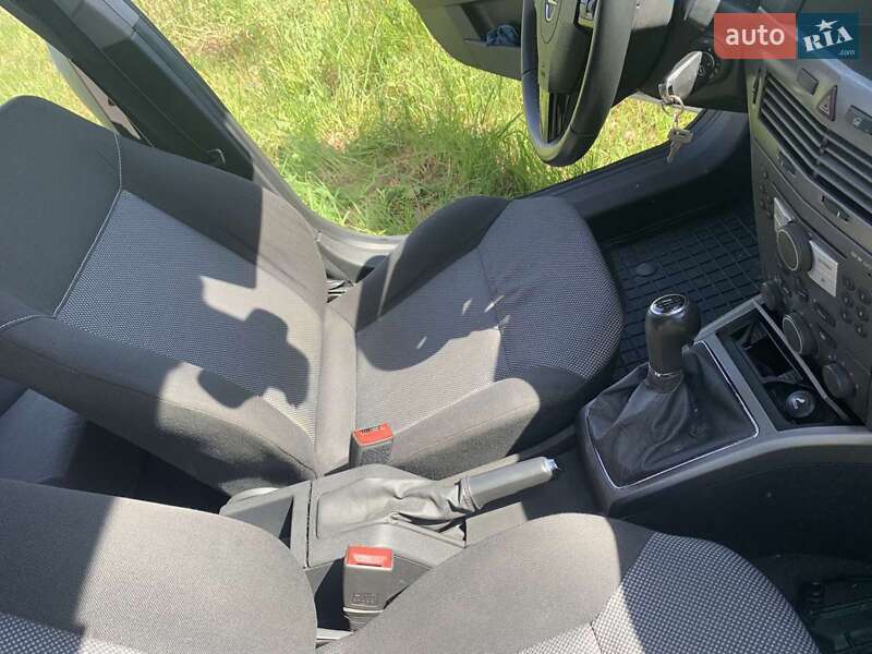 Хэтчбек Opel Astra 2004 в Березане