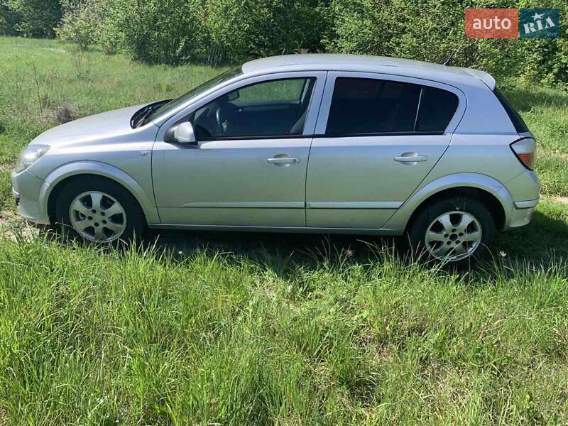 Хэтчбек Opel Astra 2004 в Березане