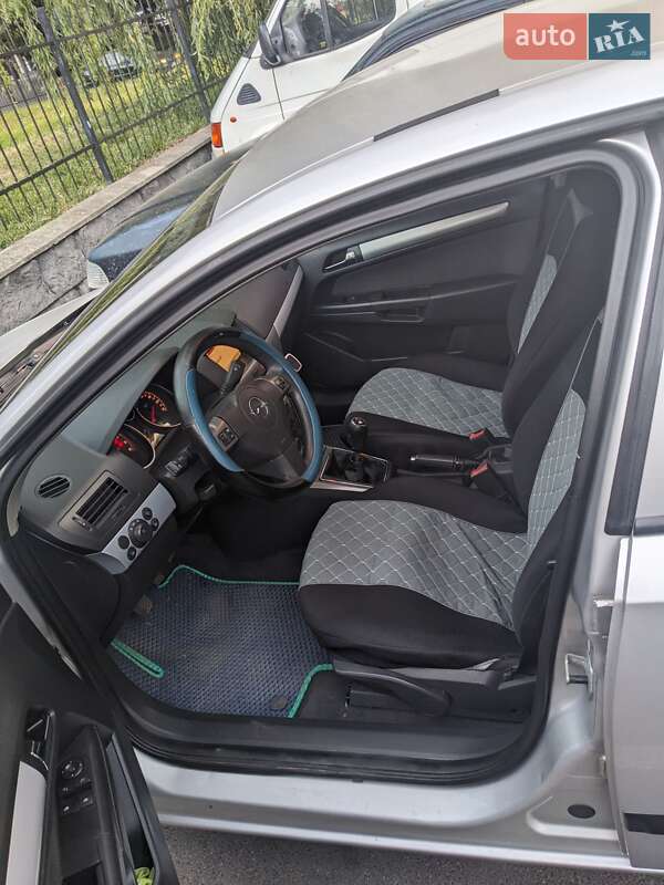 Хэтчбек Opel Astra 2004 в Ровно фото 5 Хэтчбек Opel Astra 2004 в Ровно