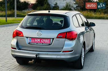 Универсал Opel Astra 2012 в 