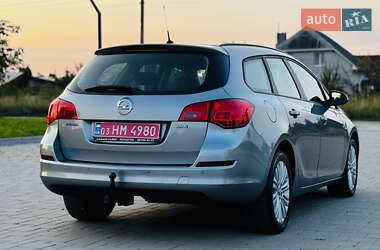 Универсал Opel Astra 2012 в 