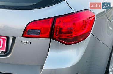 Универсал Opel Astra 2012 в 