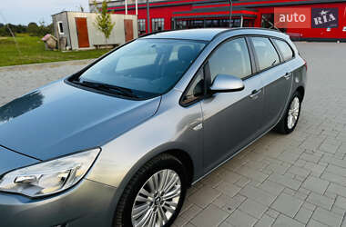 Универсал Opel Astra 2012 в 