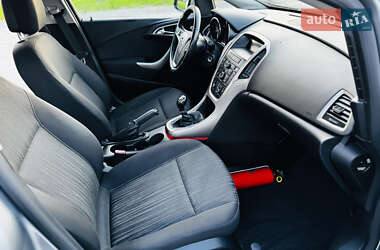 Универсал Opel Astra 2012 в 