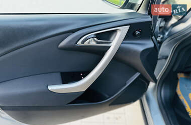 Универсал Opel Astra 2012 в 