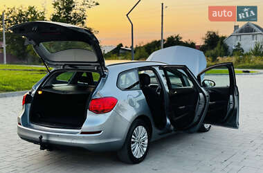 Универсал Opel Astra 2012 в 