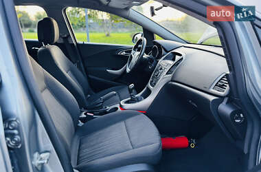 Универсал Opel Astra 2012 в 