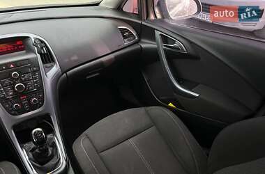 Универсал Opel Astra 2013 в 