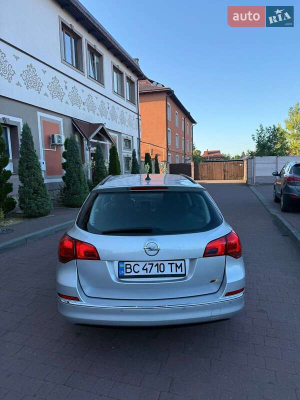 Универсал Opel Astra 2013 в Стрые