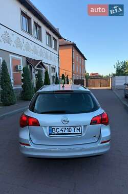 Универсал Opel Astra 2013 в 