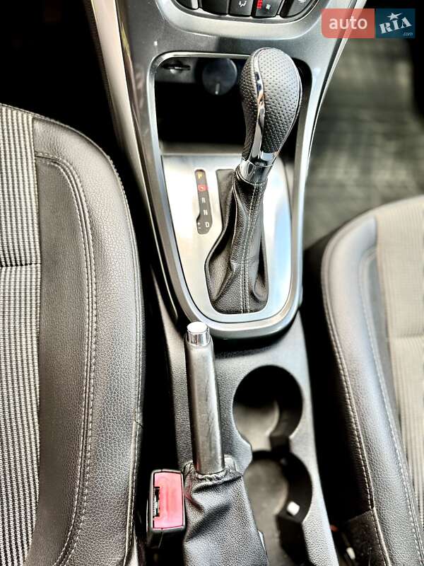 Универсал Opel Astra 2014 в Полтаве