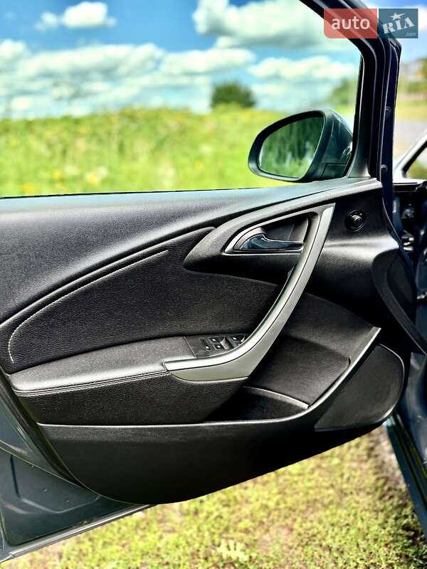 Универсал Opel Astra 2014 в Полтаве