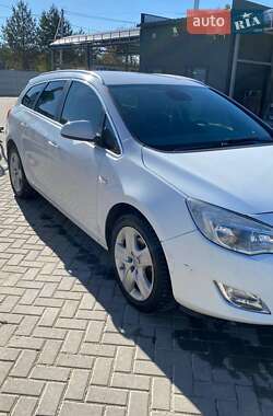 Универсал Opel Astra 2012 в 