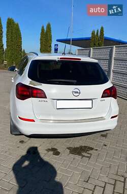 Универсал Opel Astra 2012 в 