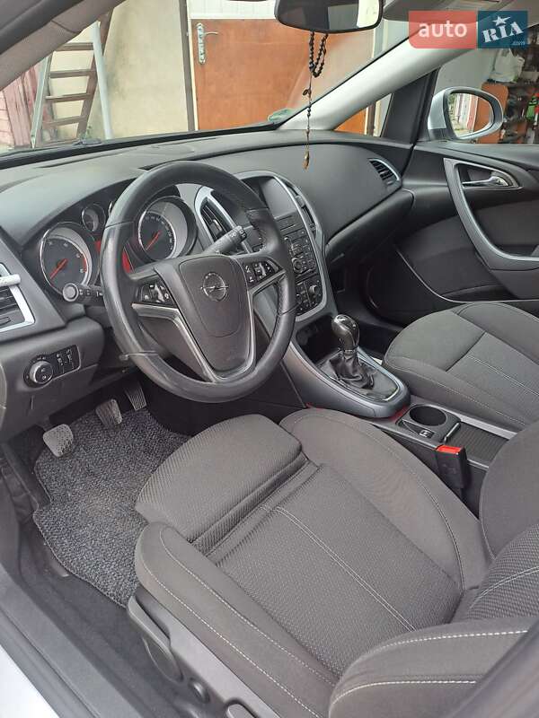 Универсал Opel Astra 2013 в Стрые